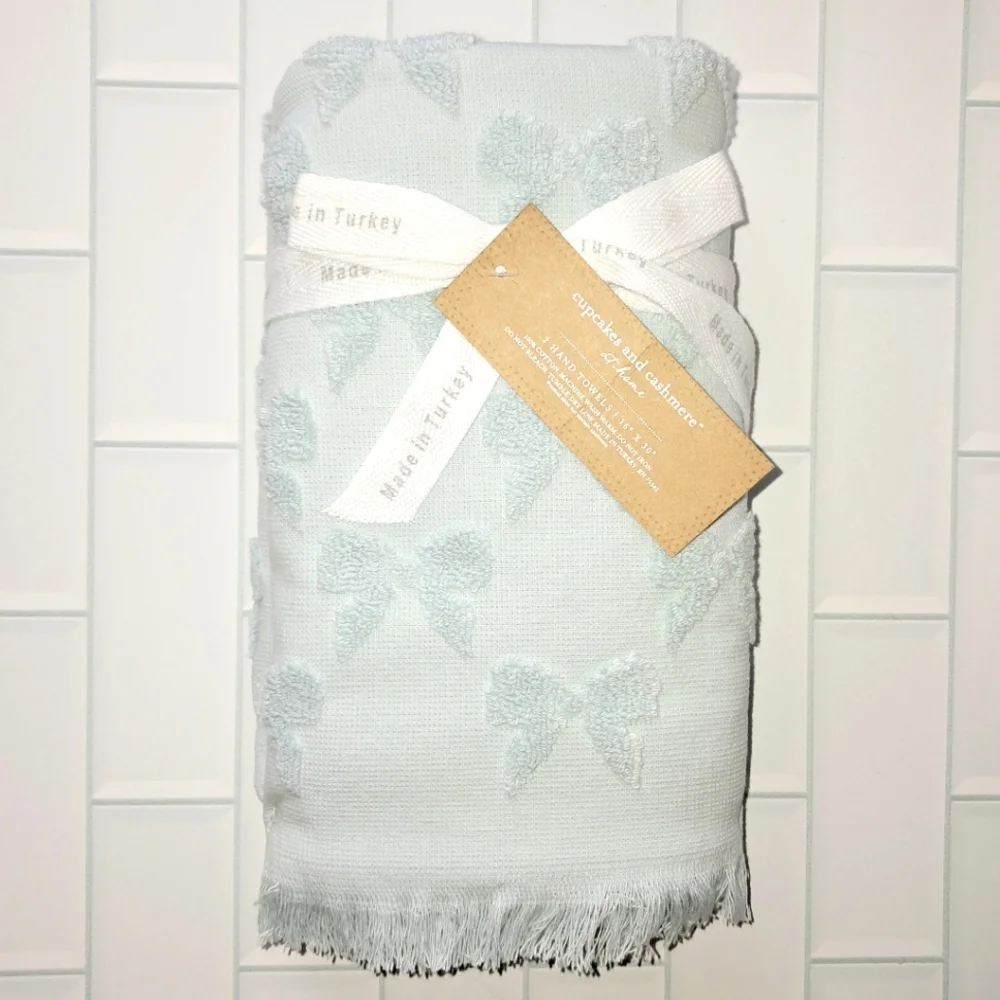 Cupcakes & Cashmere NWT Turkish Cotton Couquette Bow Hand Towels In Tonal Blue